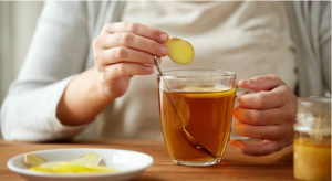 Uống trà gừng trước hay sau khi ăn sáng